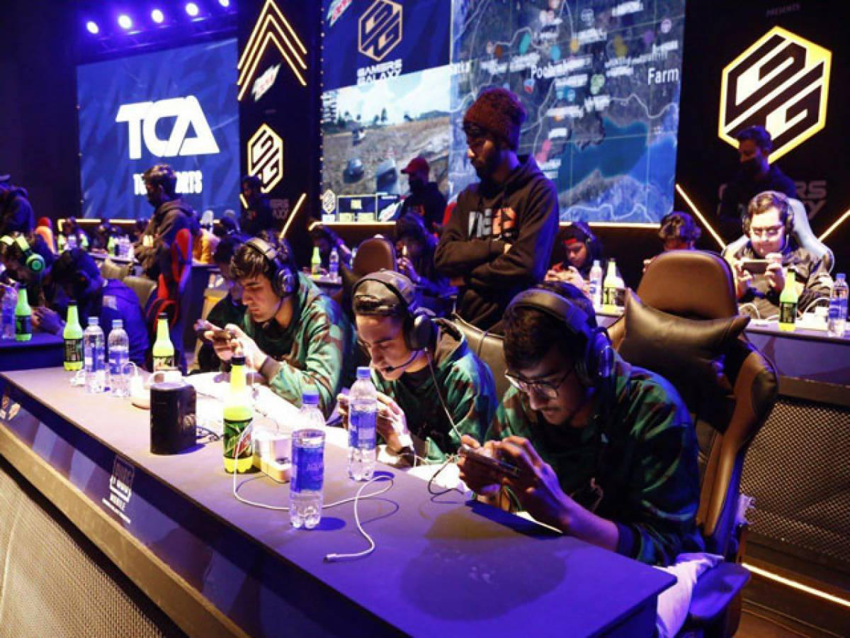 Leveling Up: Training and Discipline in Esports - Packagesly.com